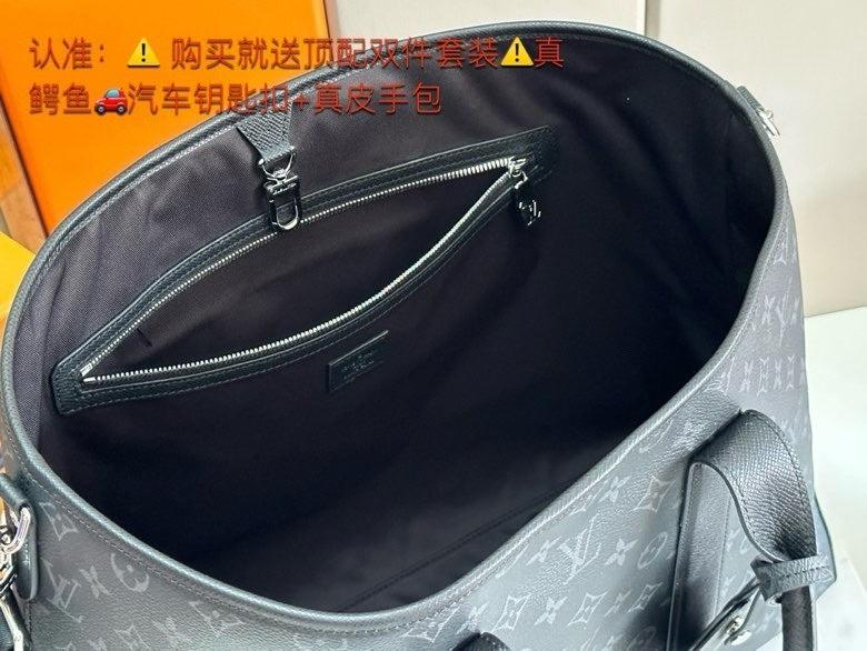 LV MESSENGER BAG