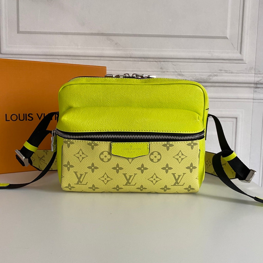 LV MESSENGER BAG