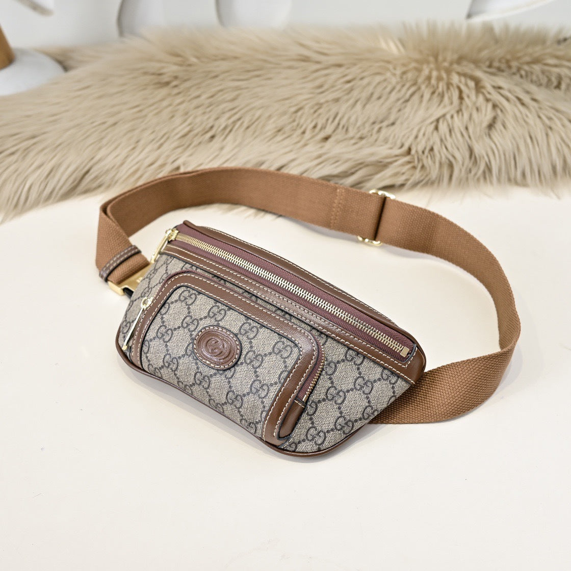 GUCCI MESSENGER BAG