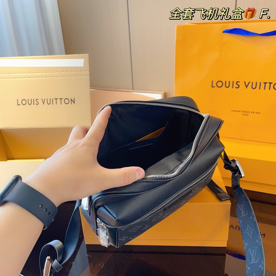 LV MESSENGER BAG