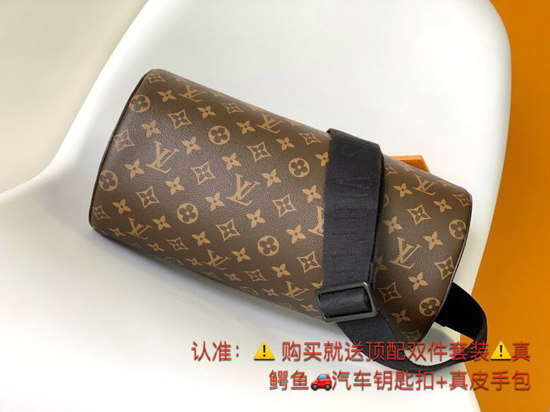 LV MESSENGER BAG