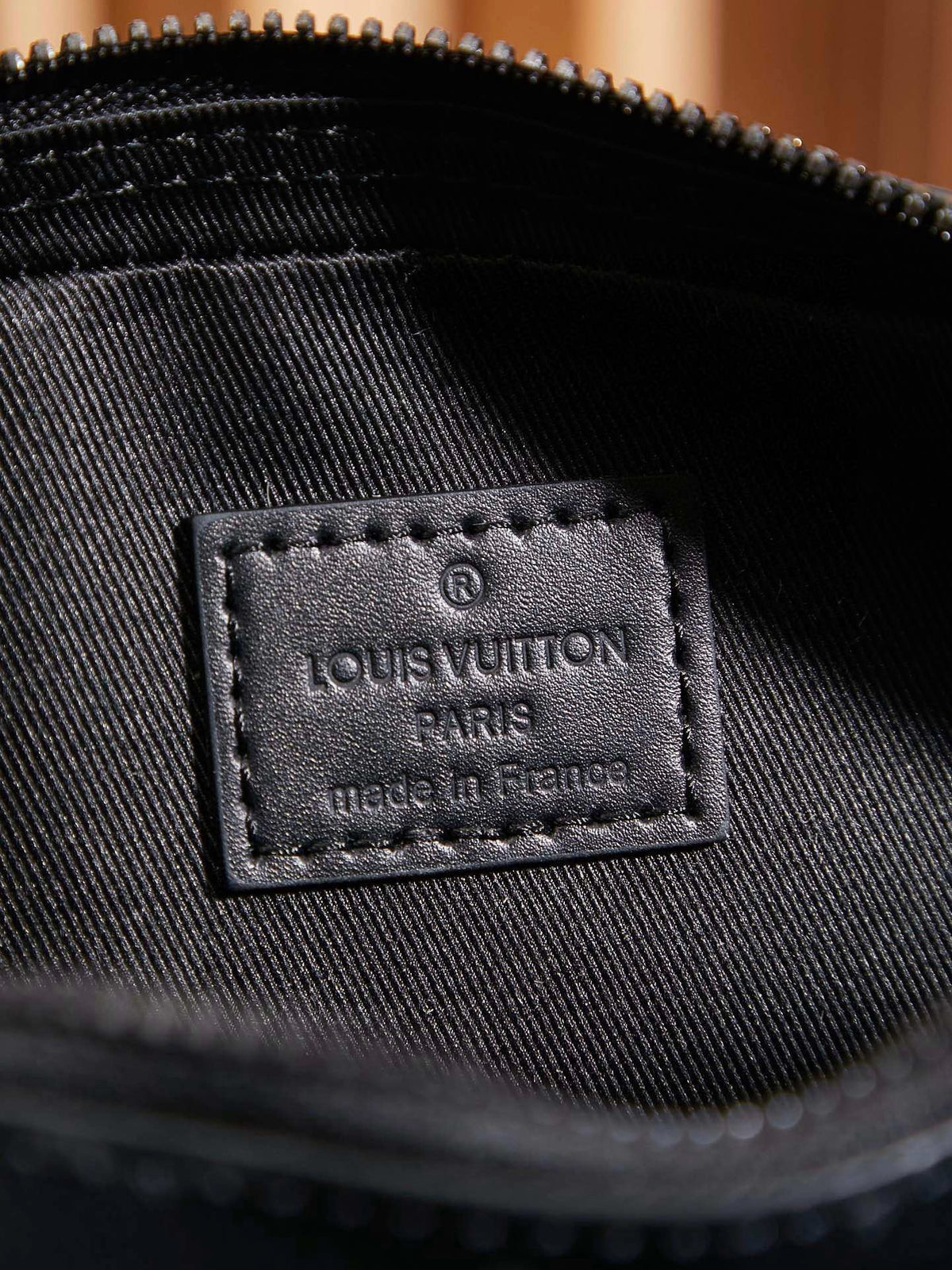 LV MESSENGER BAG