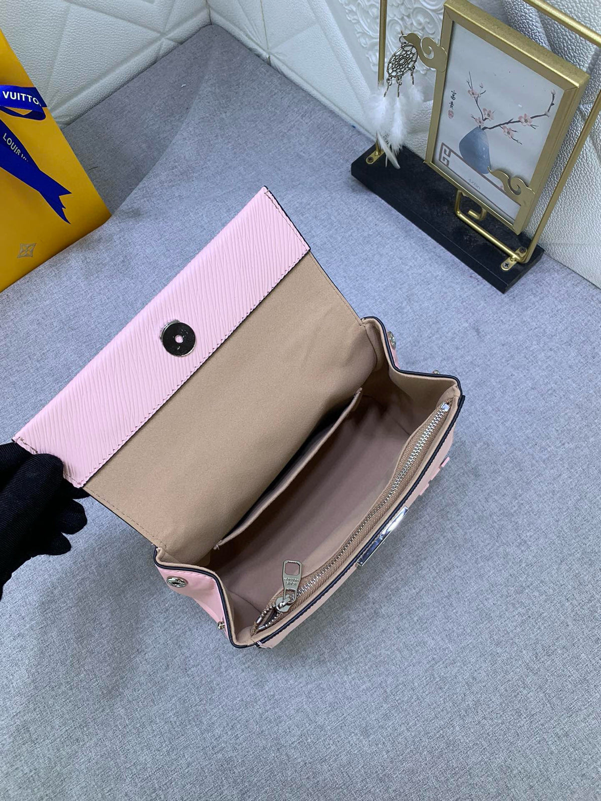 LV WOMENS BAG