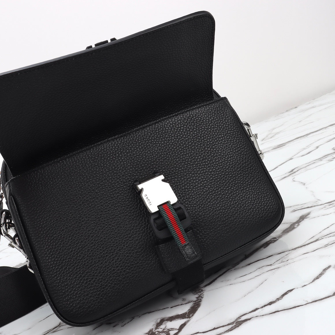 GUCCI MESSENGER BAG