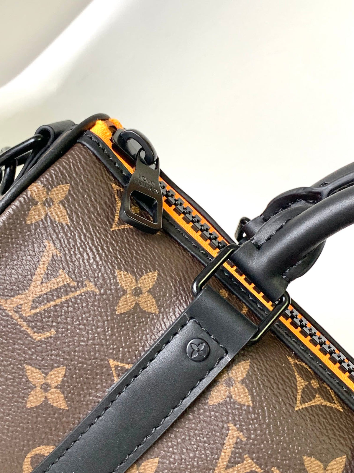 LV MESSENGER BAG