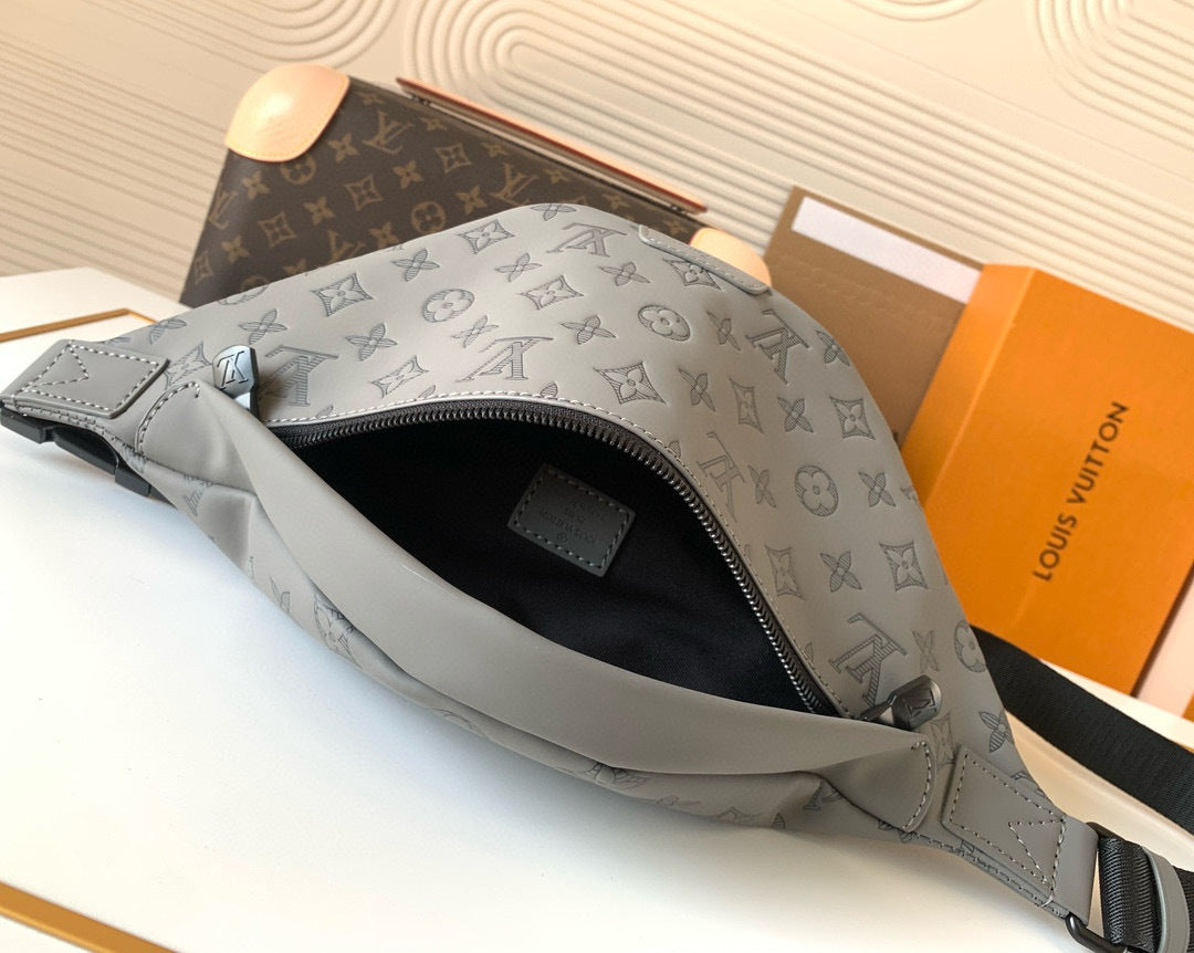 LV MESSENGER BAG