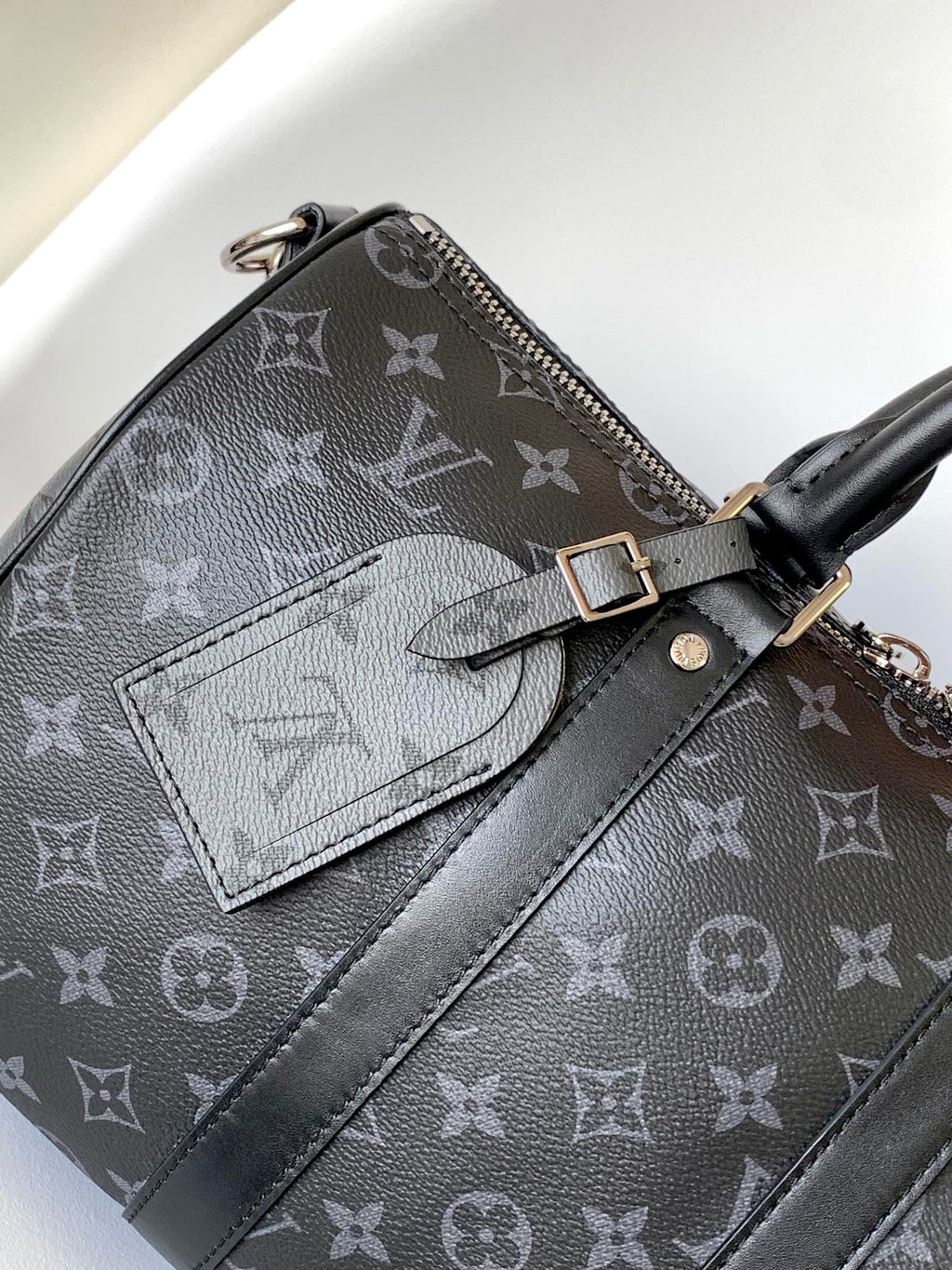 LV MESSENGER BAG