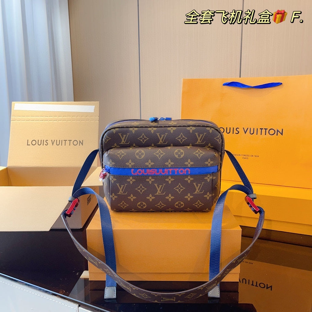 LV MESSENGER BAG