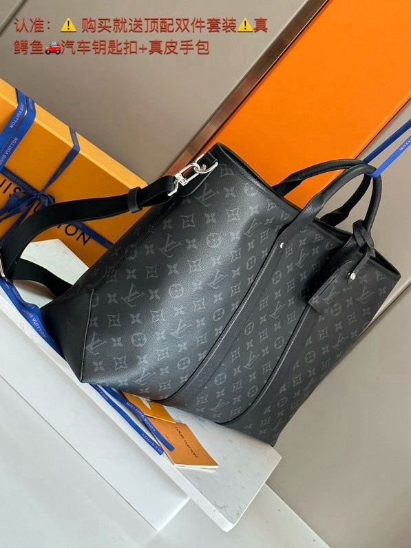 LV MESSENGER BAG