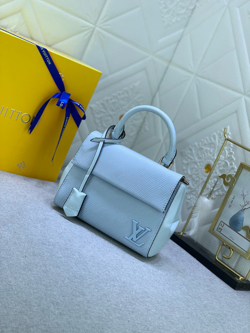 LV WOMENS BAG