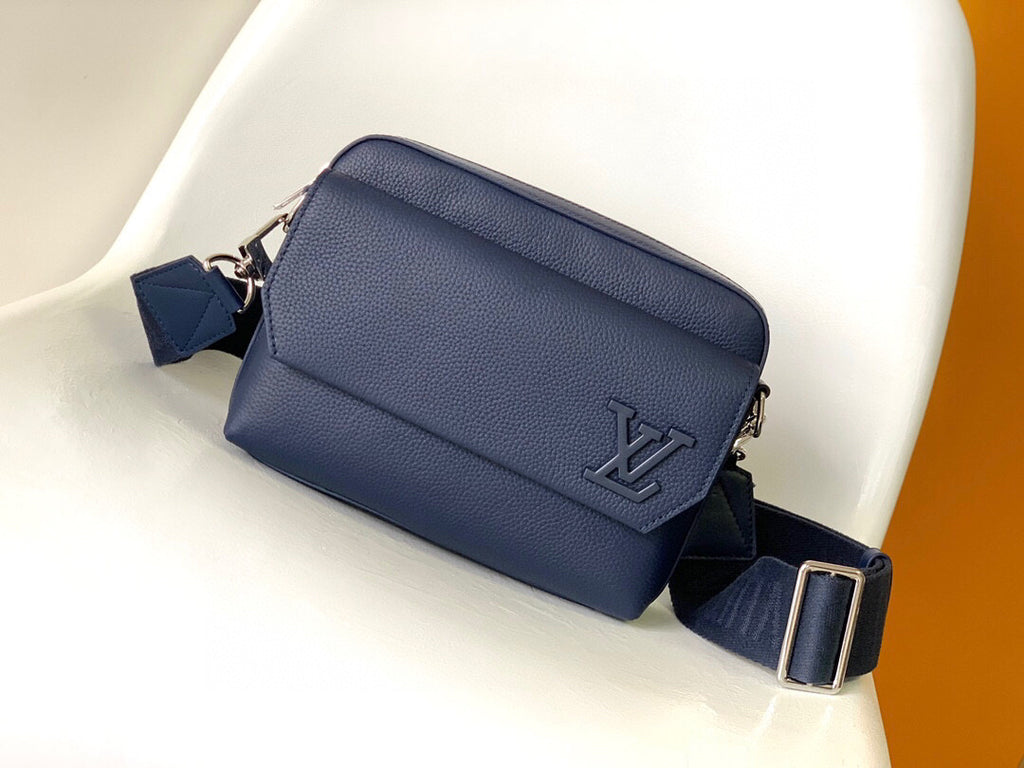 LV MESSENGER BAG