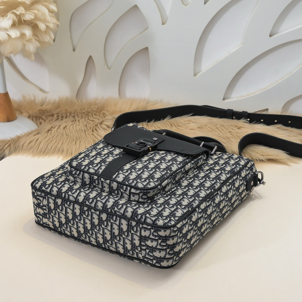 DIOR MESSENGER BAG