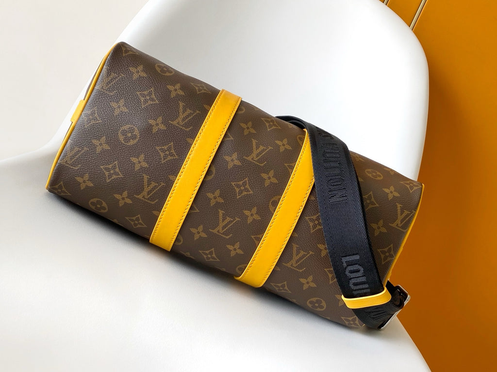 LV MESSENGER BAG