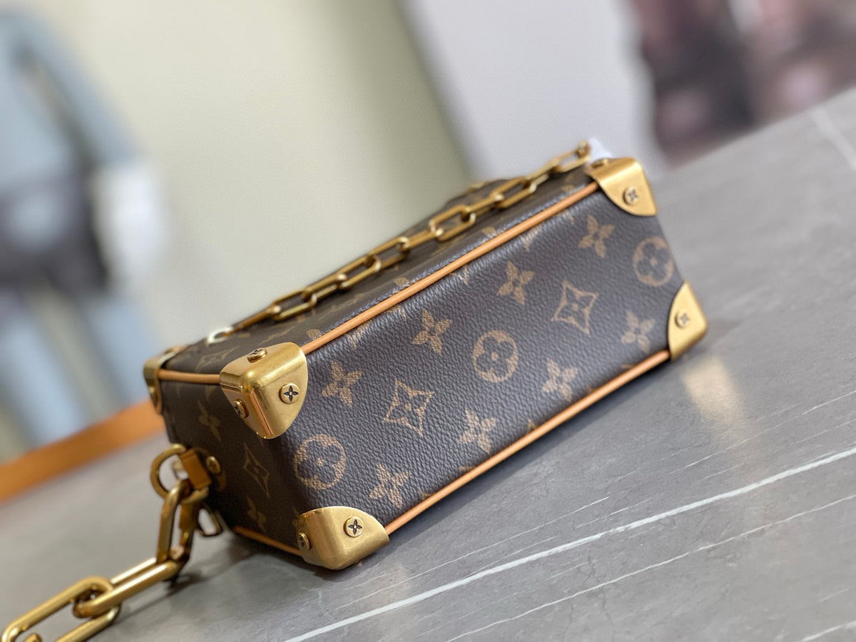 LV MESSENGER BAG