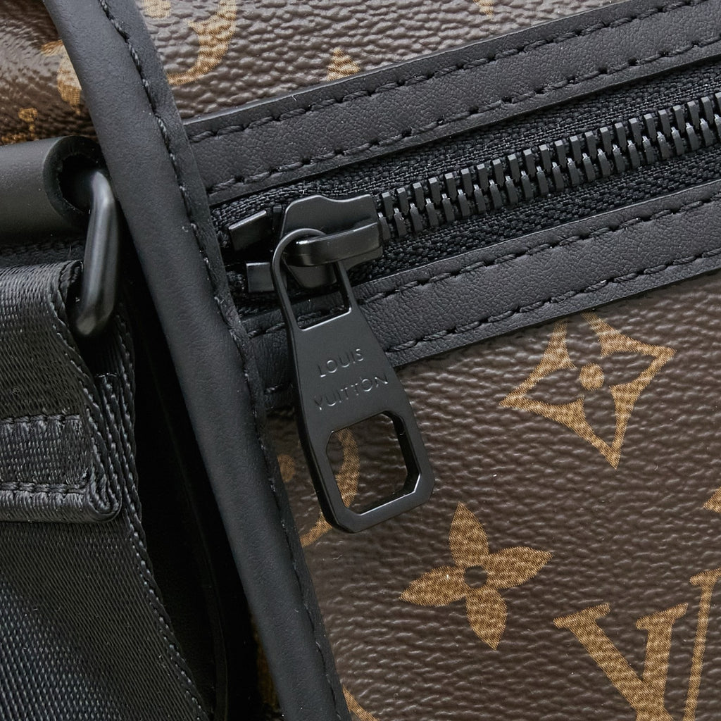 LV MESSENGER BAG