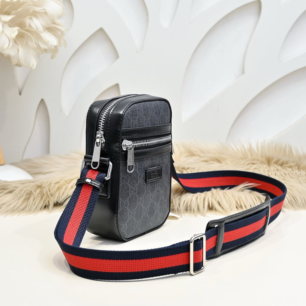 GUCCI MESSENGER BAG