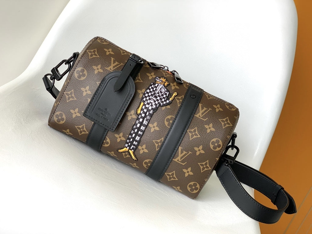 LV MESSENGER BAG
