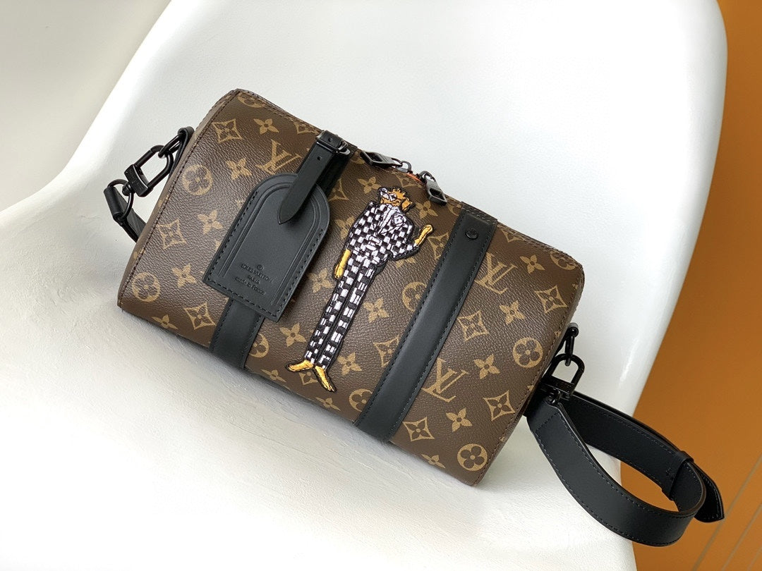 LV MESSENGER BAG