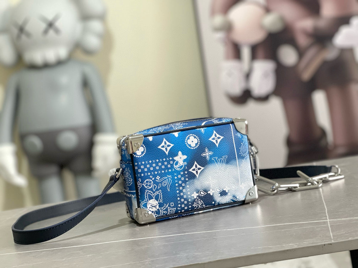 LV MESSENGER BAG
