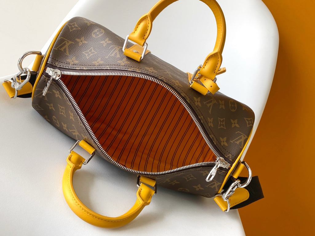 LV MESSENGER BAG