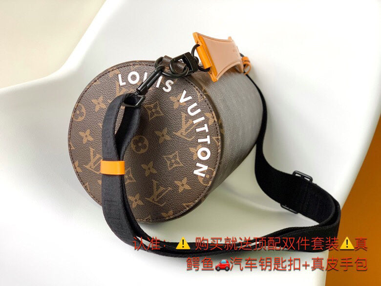 LV MESSENGER BAG