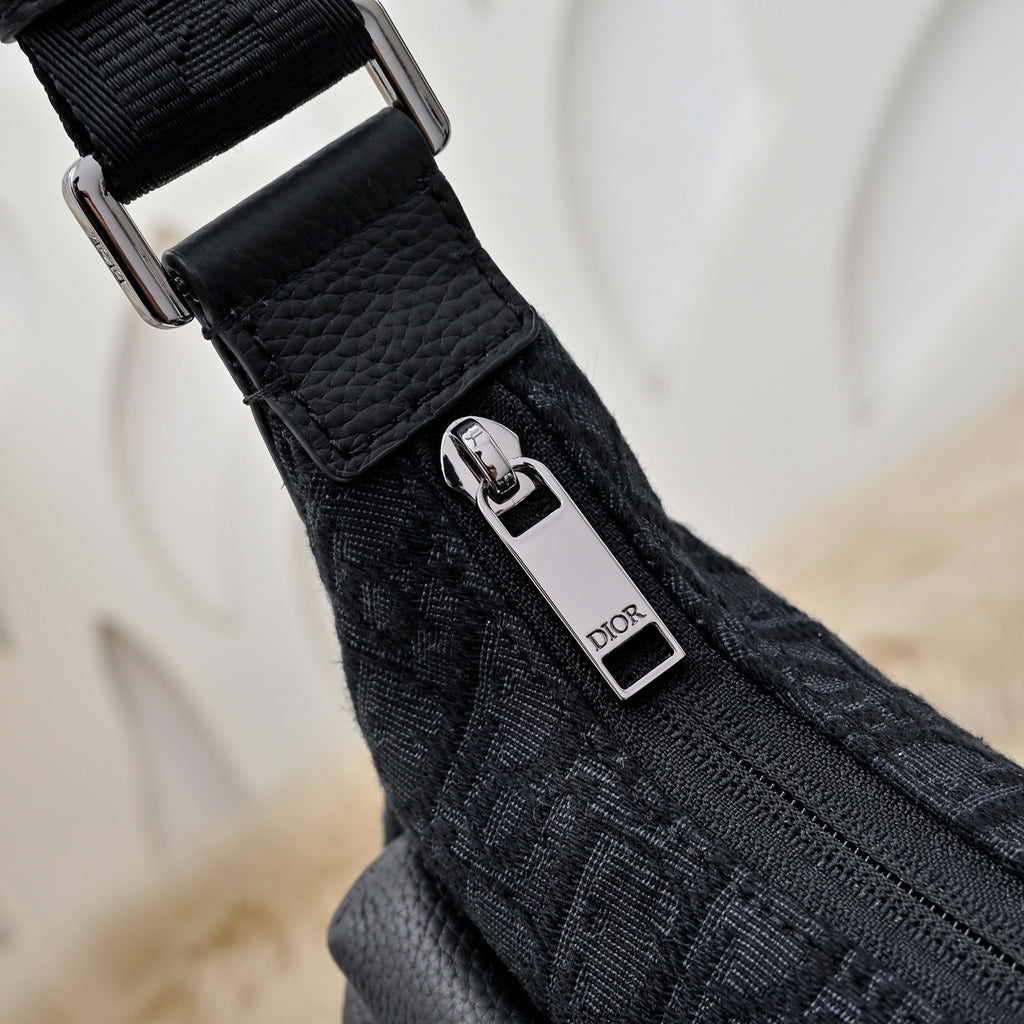 DIOR MESSENGER BAG