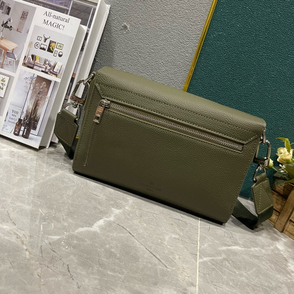 LV MESSENGER BAG