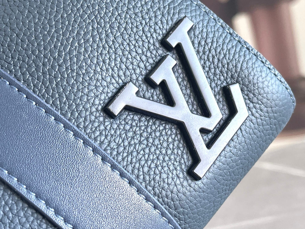 LV MESSENGER BAG