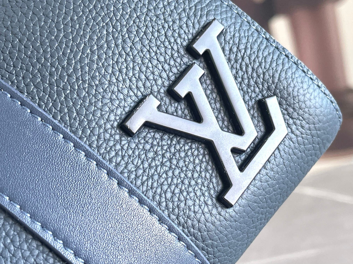 LV MESSENGER BAG