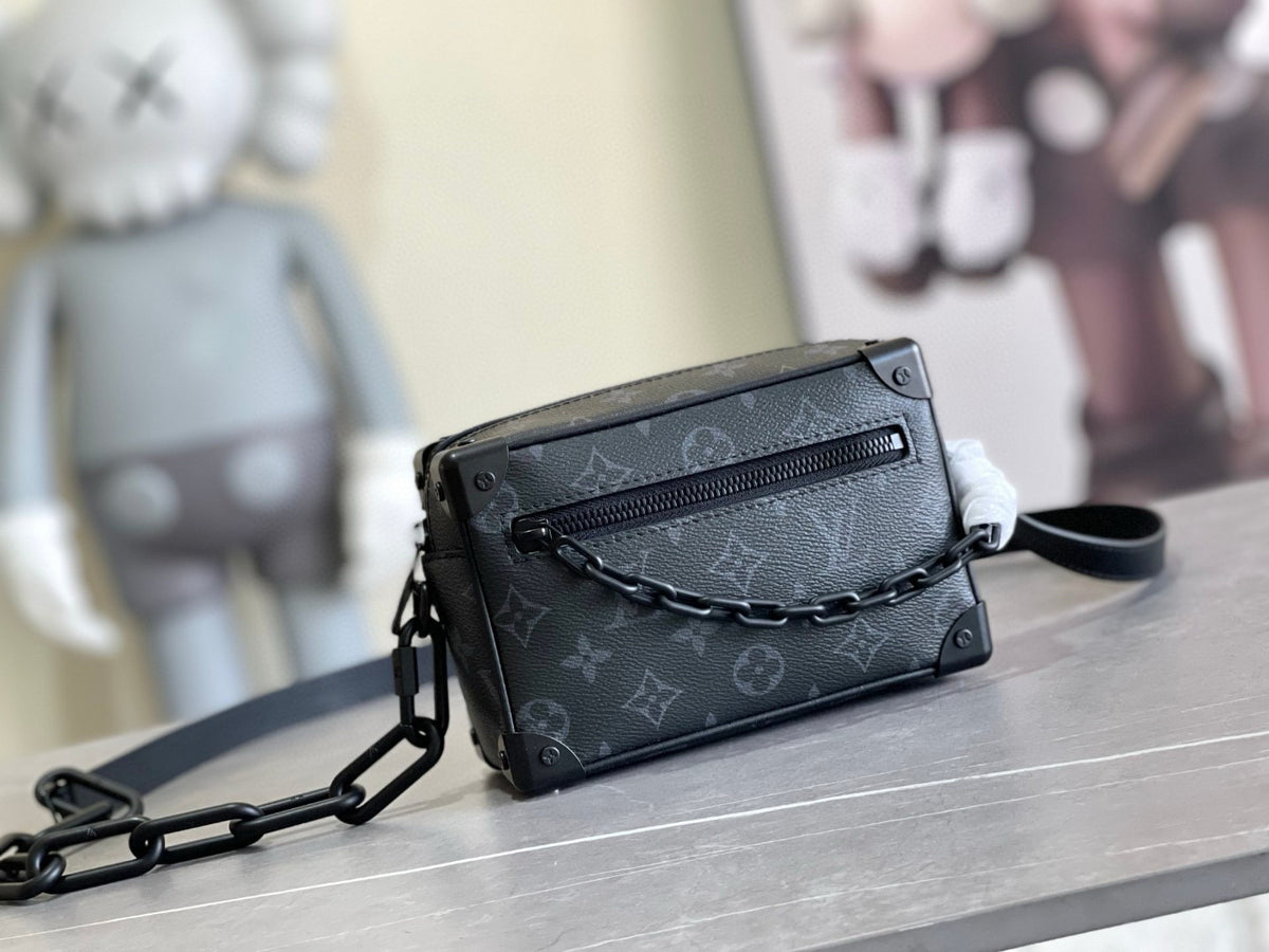 LV MESSENGER BAG