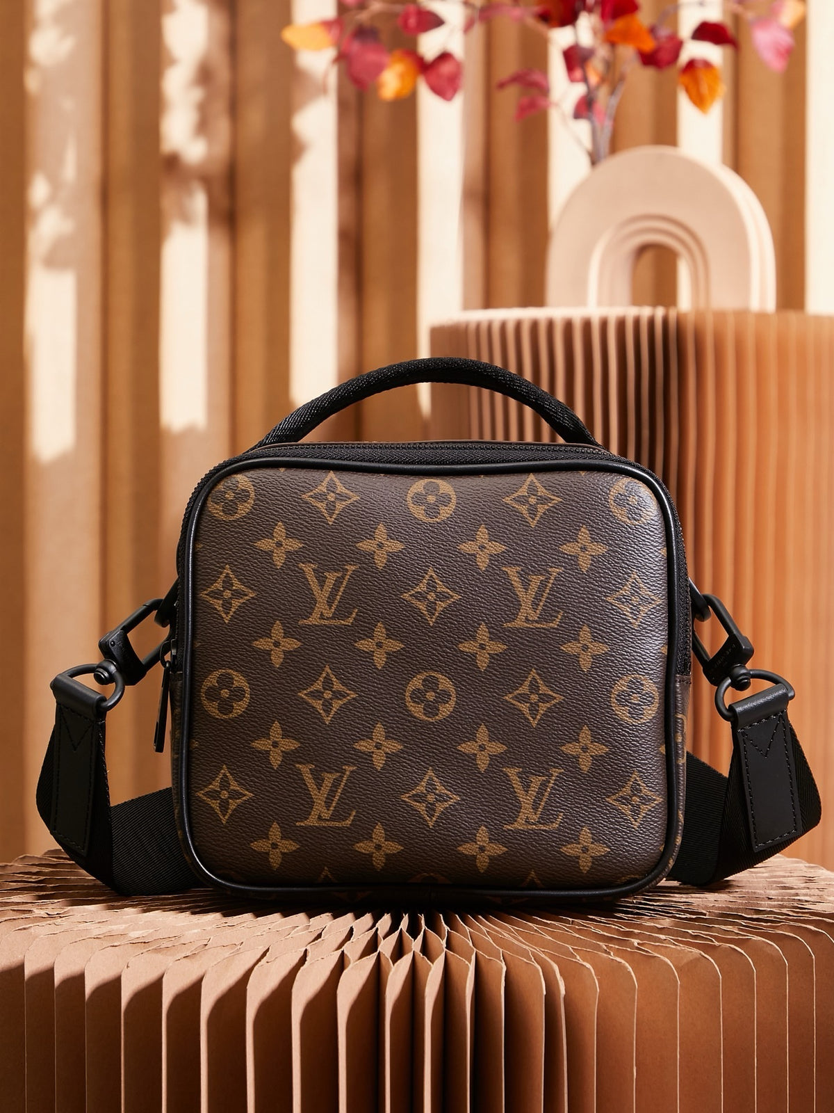 LV MESSENGER BAG