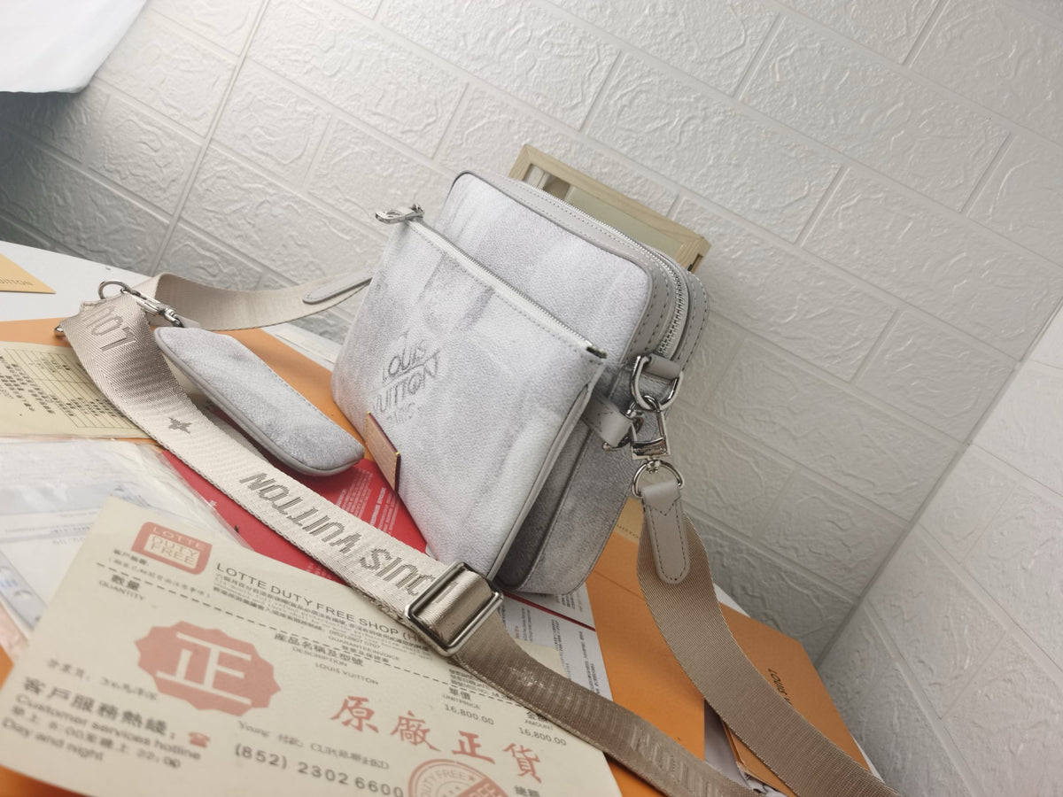 LV MESSENGER BAG