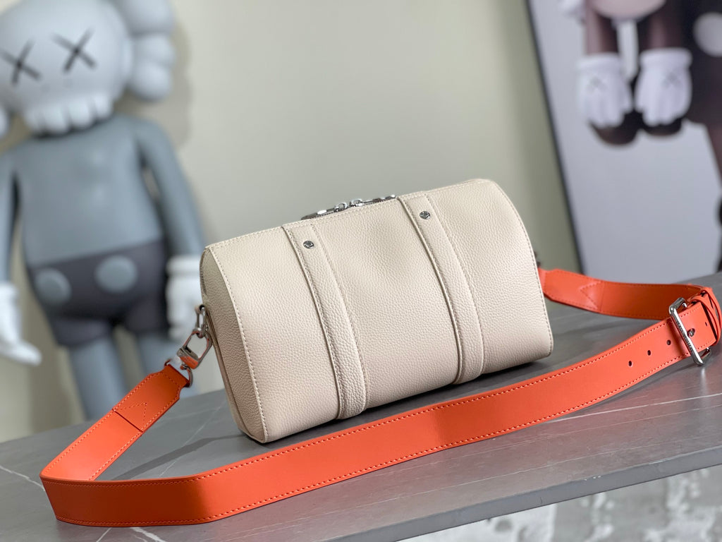 LV MESSENGER BAG