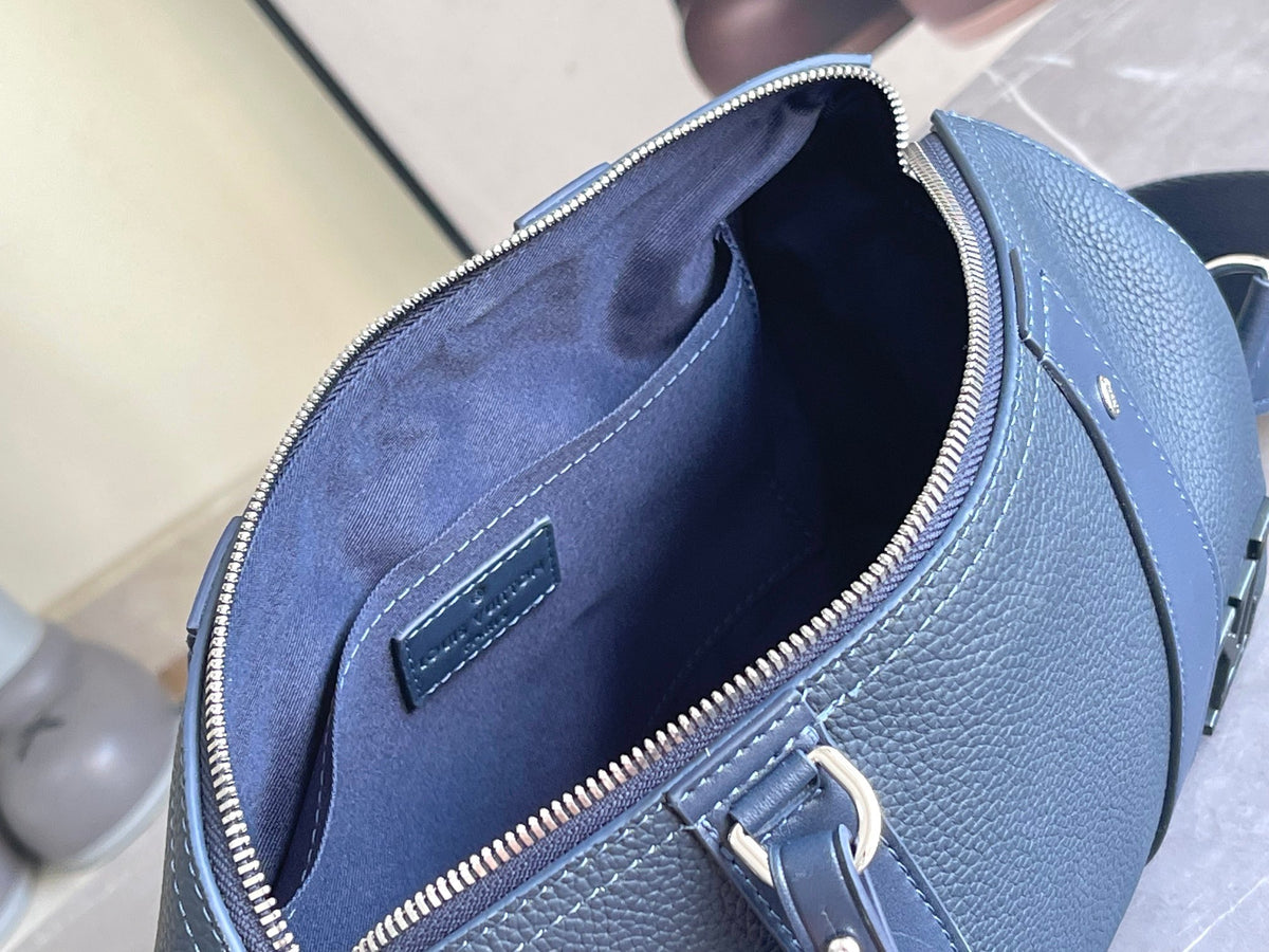 LV MESSENGER BAG