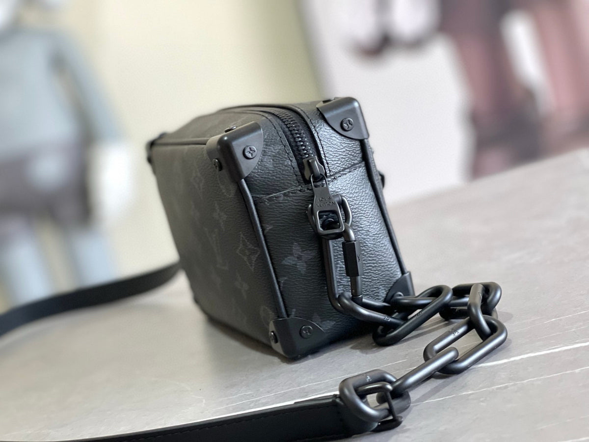 LV MESSENGER BAG