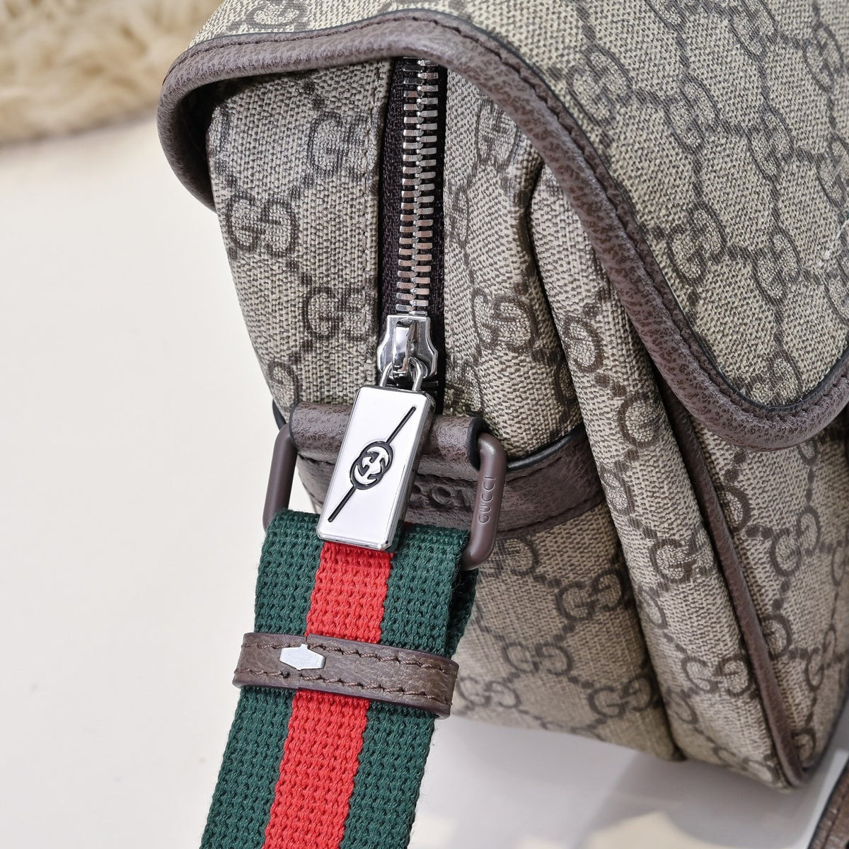 GUCCI MESSENGER BAG