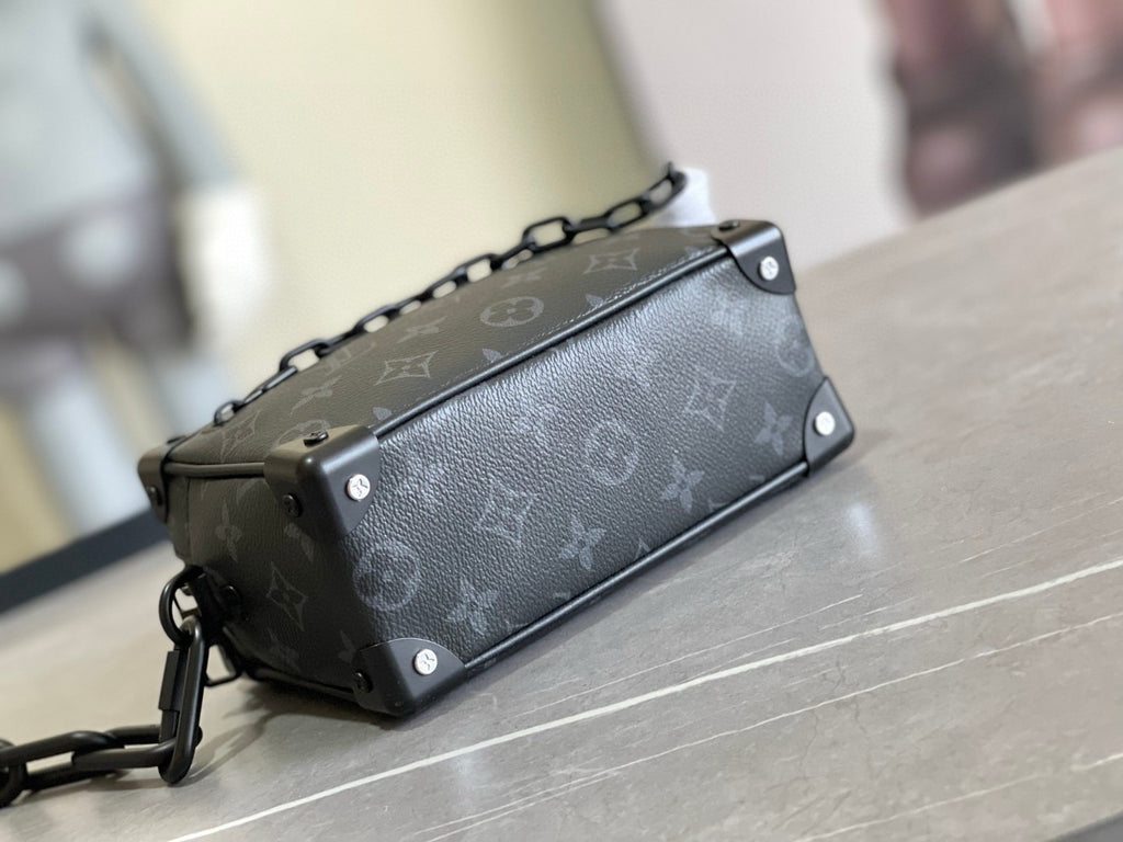 LV MESSENGER BAG