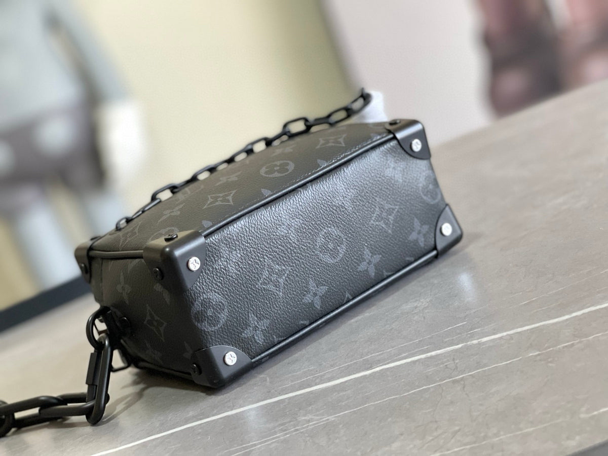 LV MESSENGER BAG
