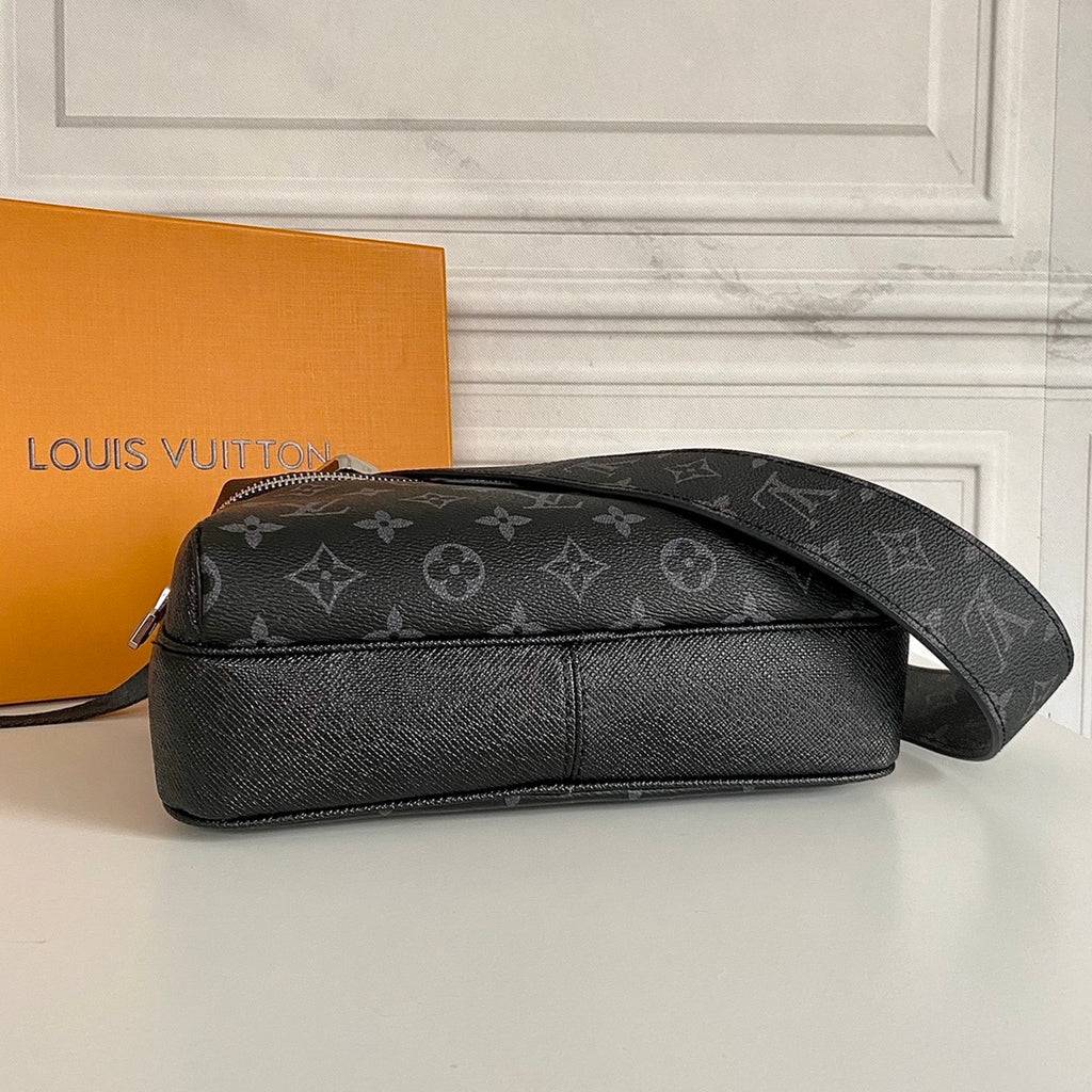 LV MESSENGER BAG