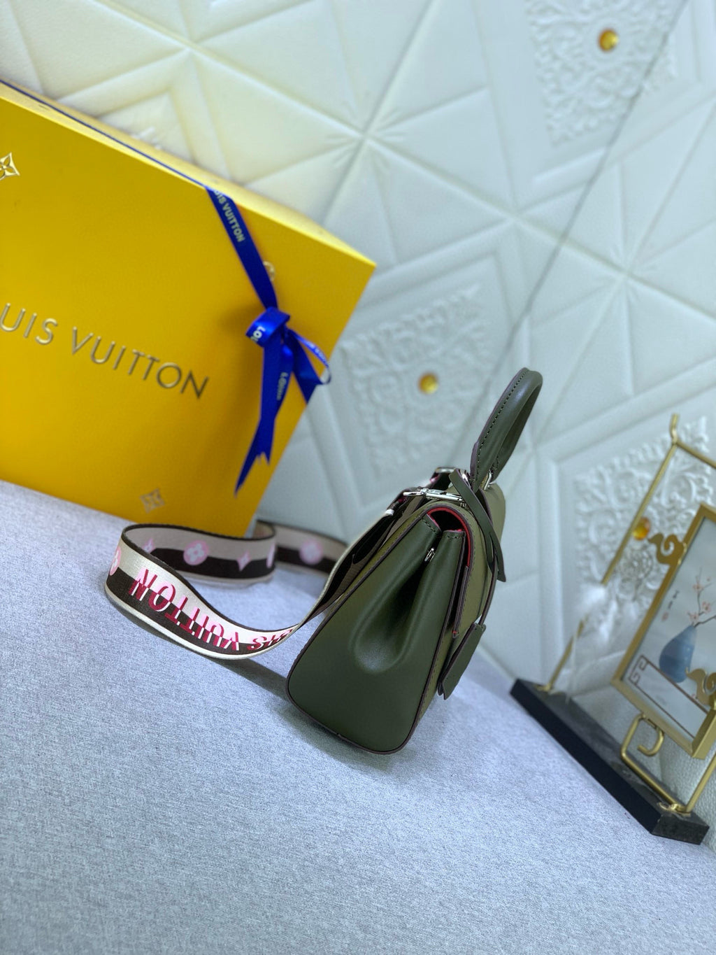 LV WOMENS BAG