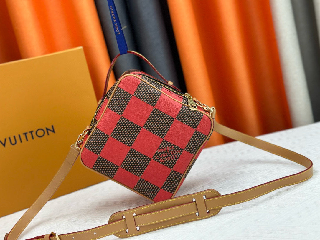 LV MESSENGER BAG