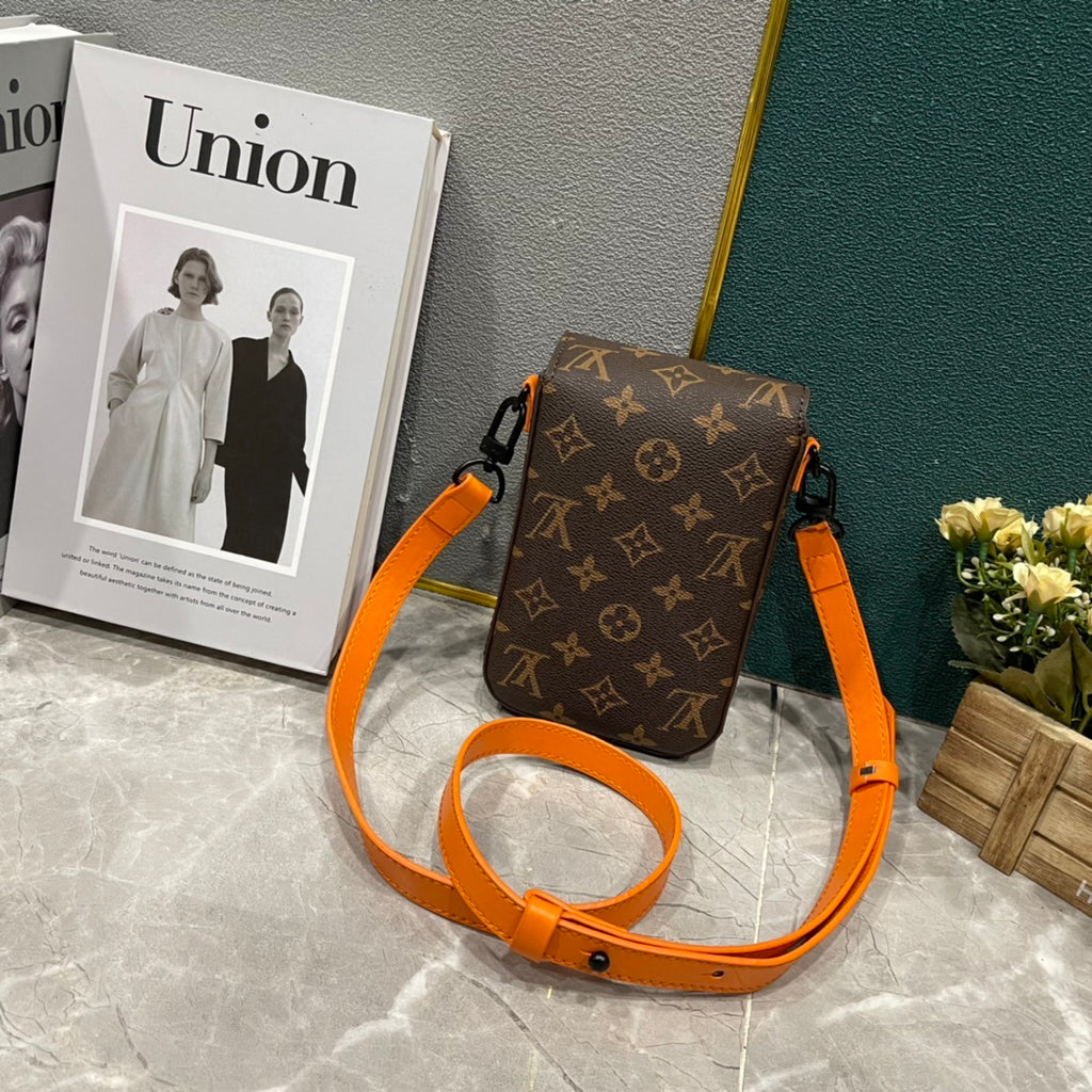 LV MESSENGER BAG