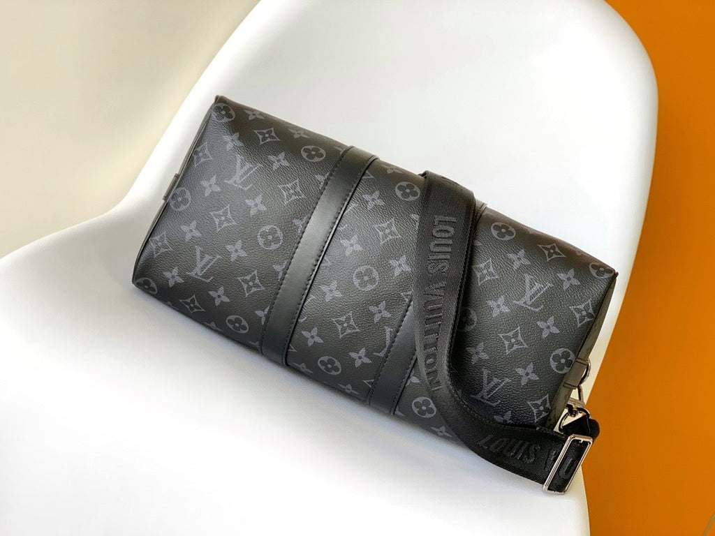LV MESSENGER BAG