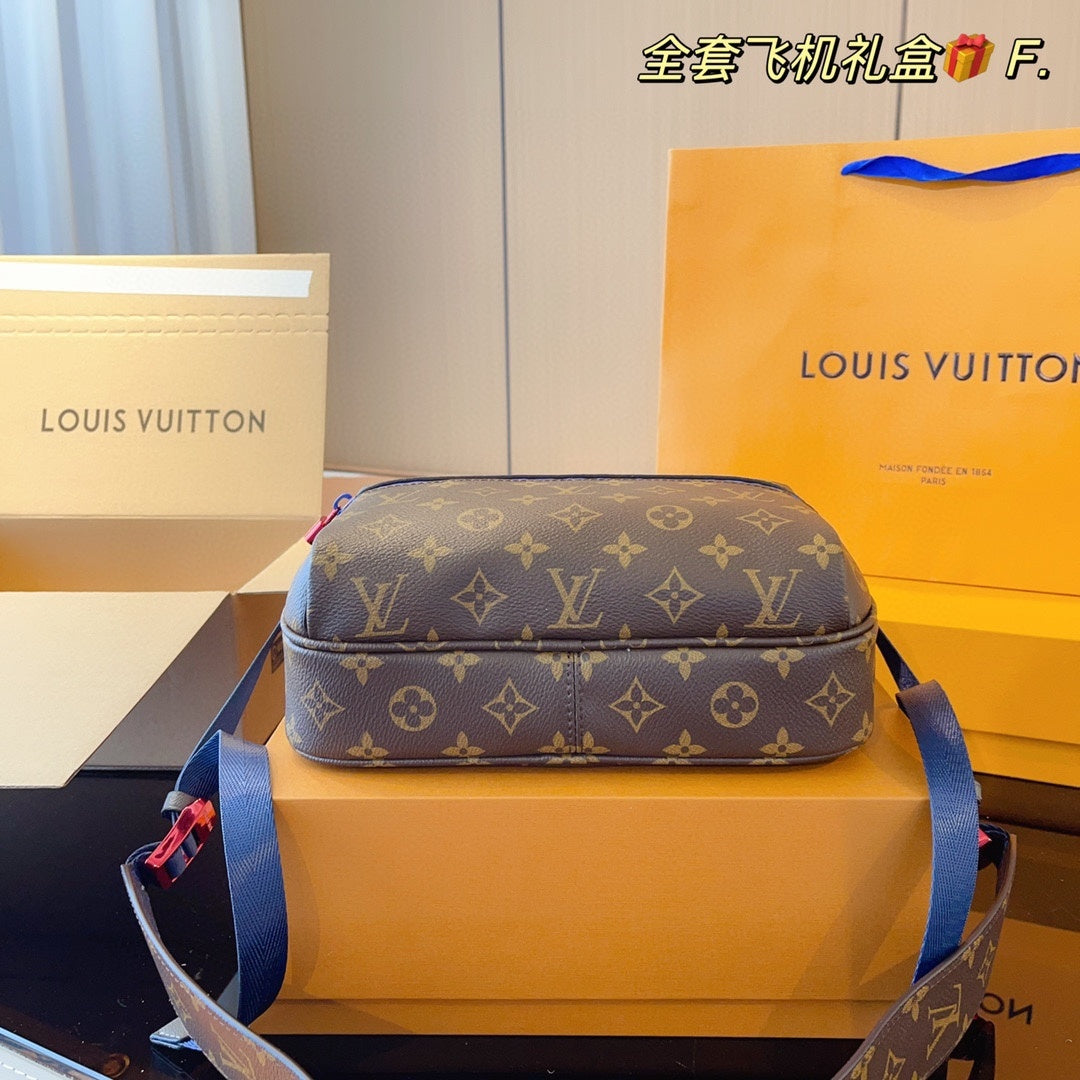 LV MESSENGER BAG