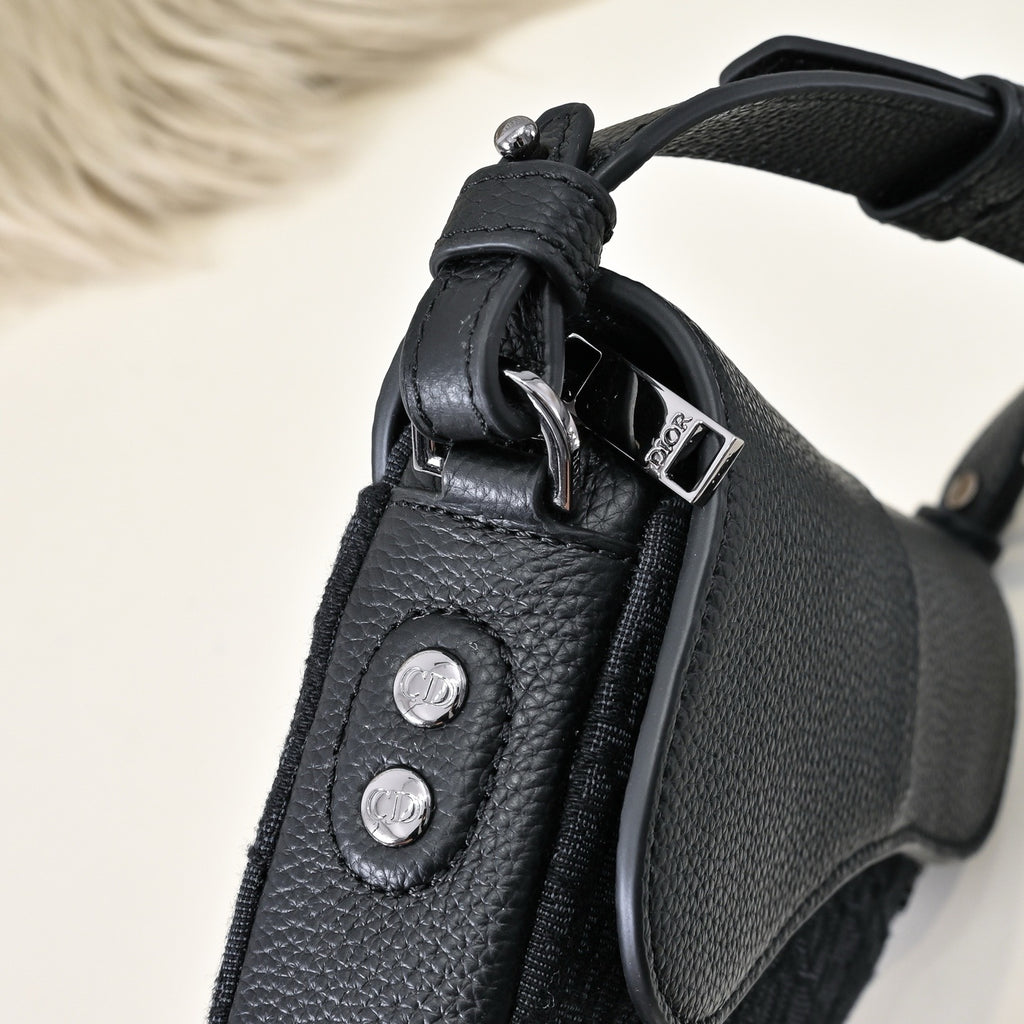 DIOR MESSENGER BAG