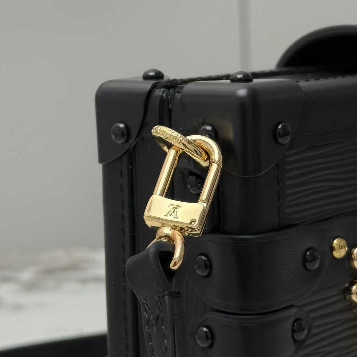 LV WOMENS BAG