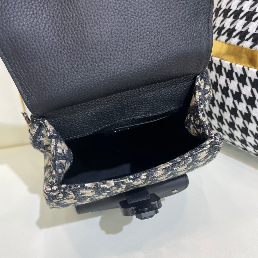 DIOR MESSENGER BAG