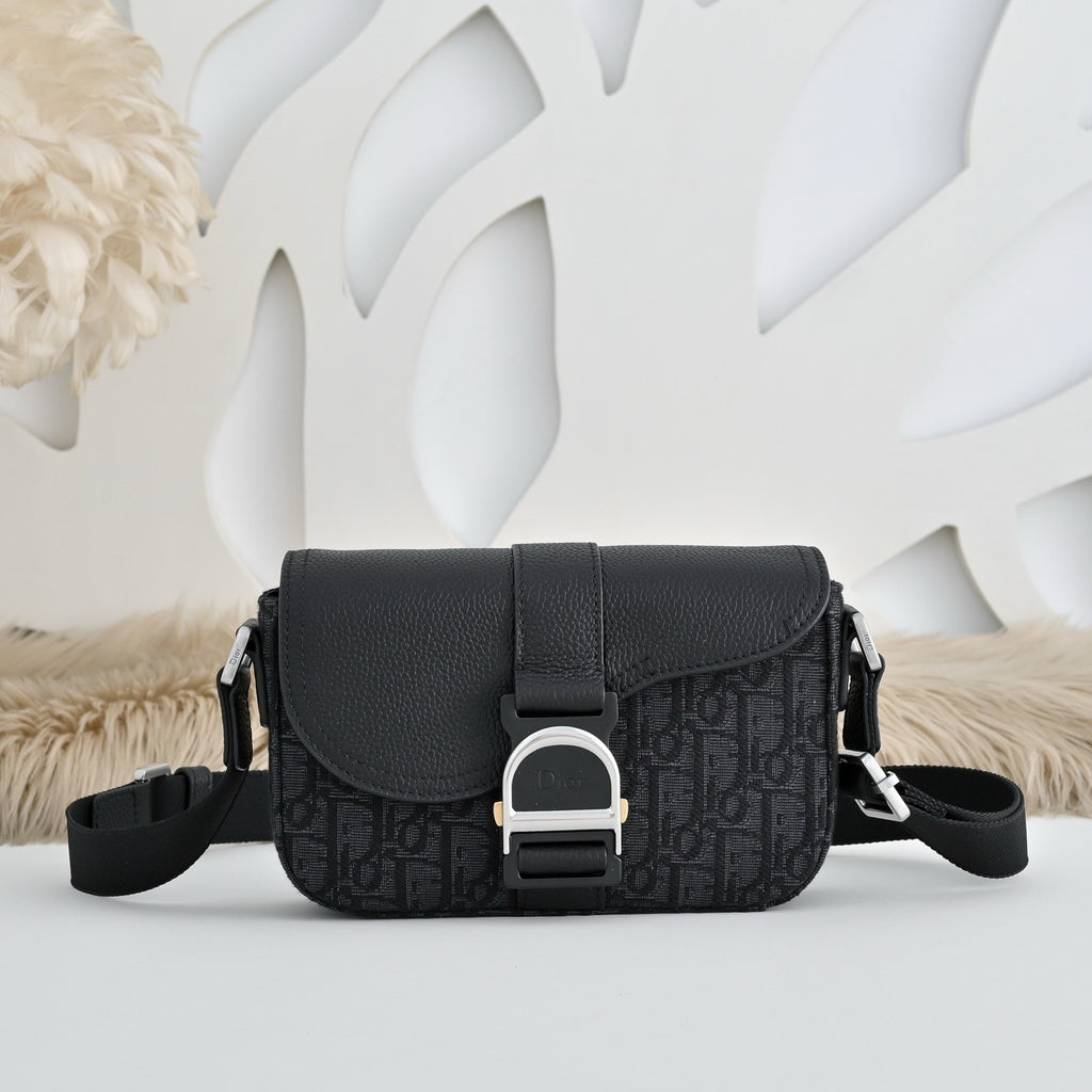DIOR MESSENGER BAG