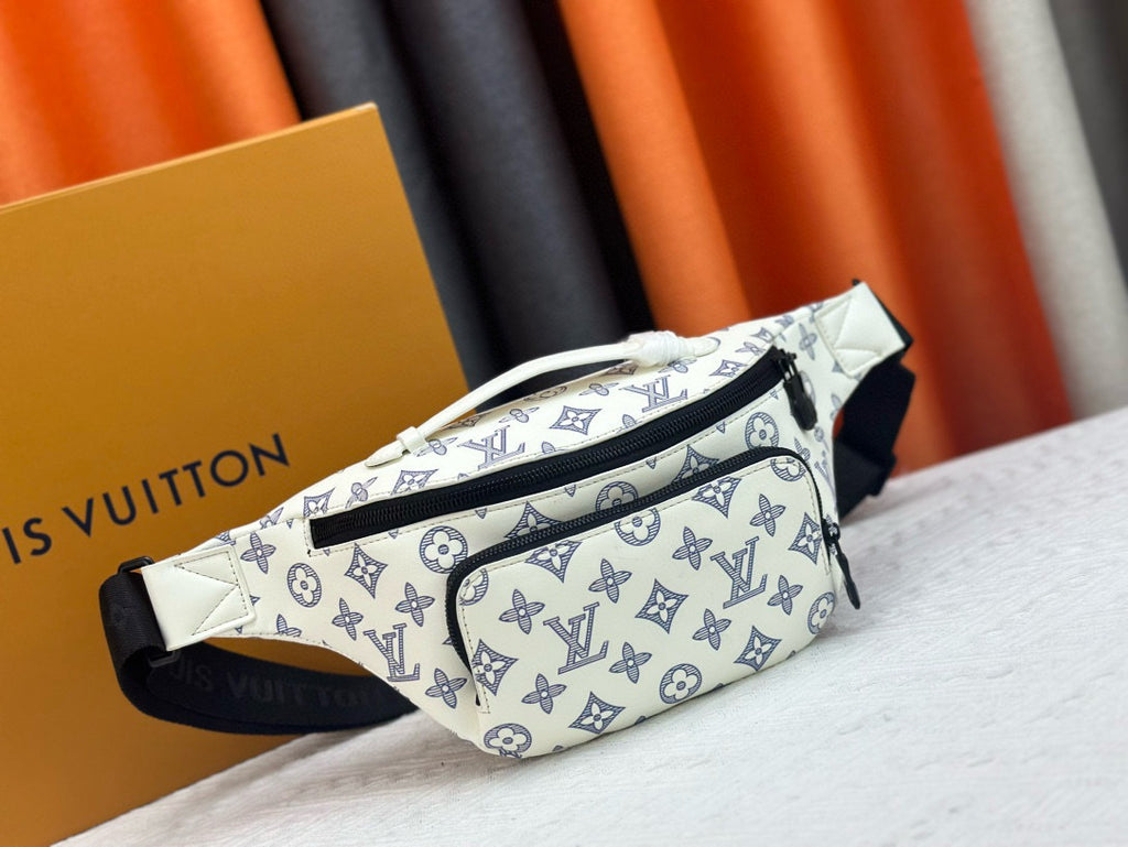 LV MESSENGER BAG