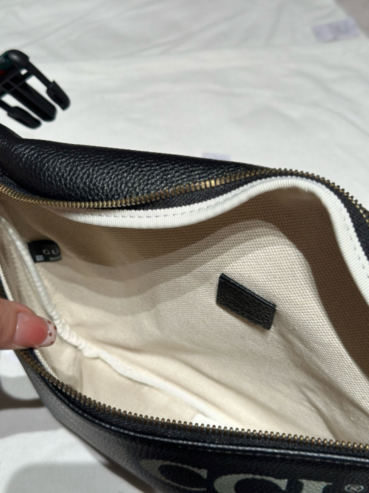 GUCCI MESSENGER BAG